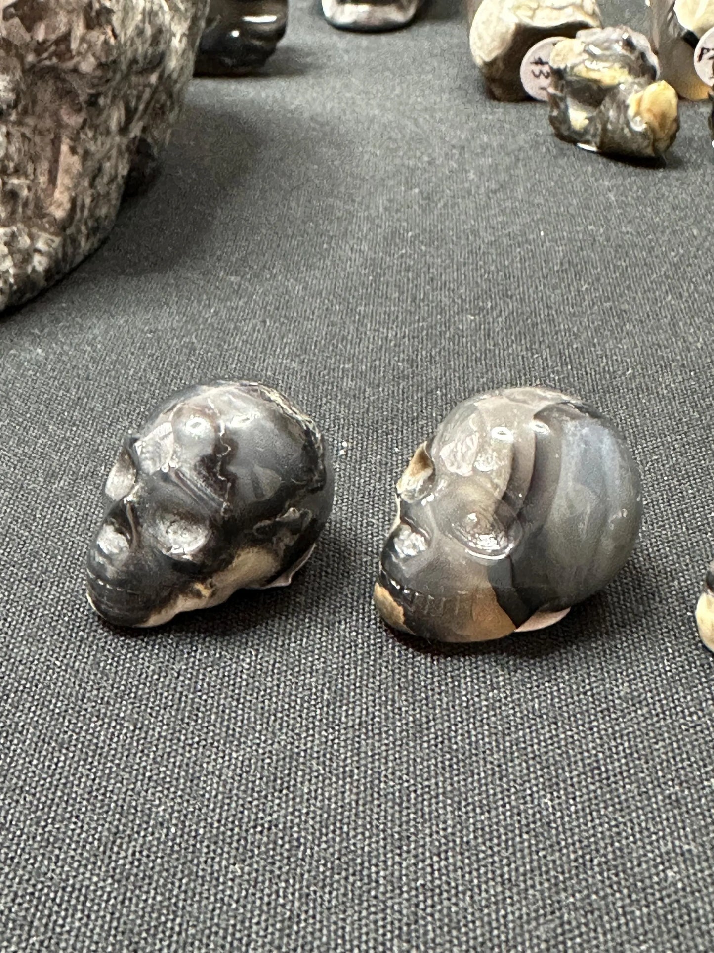 VOLCANO AGATE mini SKULLS