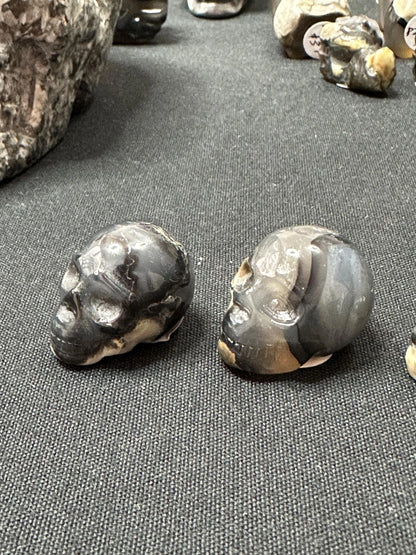 VOLCANO AGATE mini SKULLS