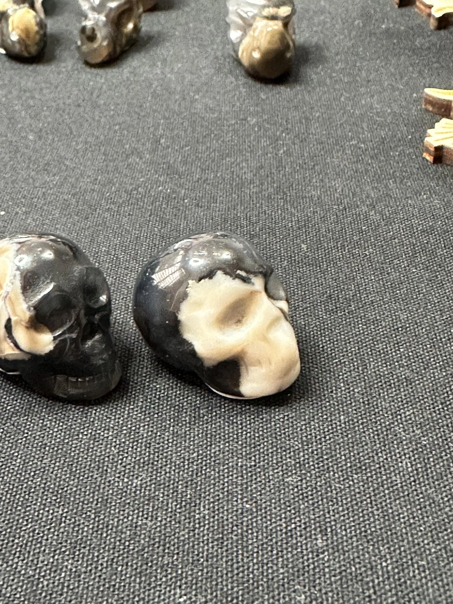 VOLCANO AGATE mini SKULLS