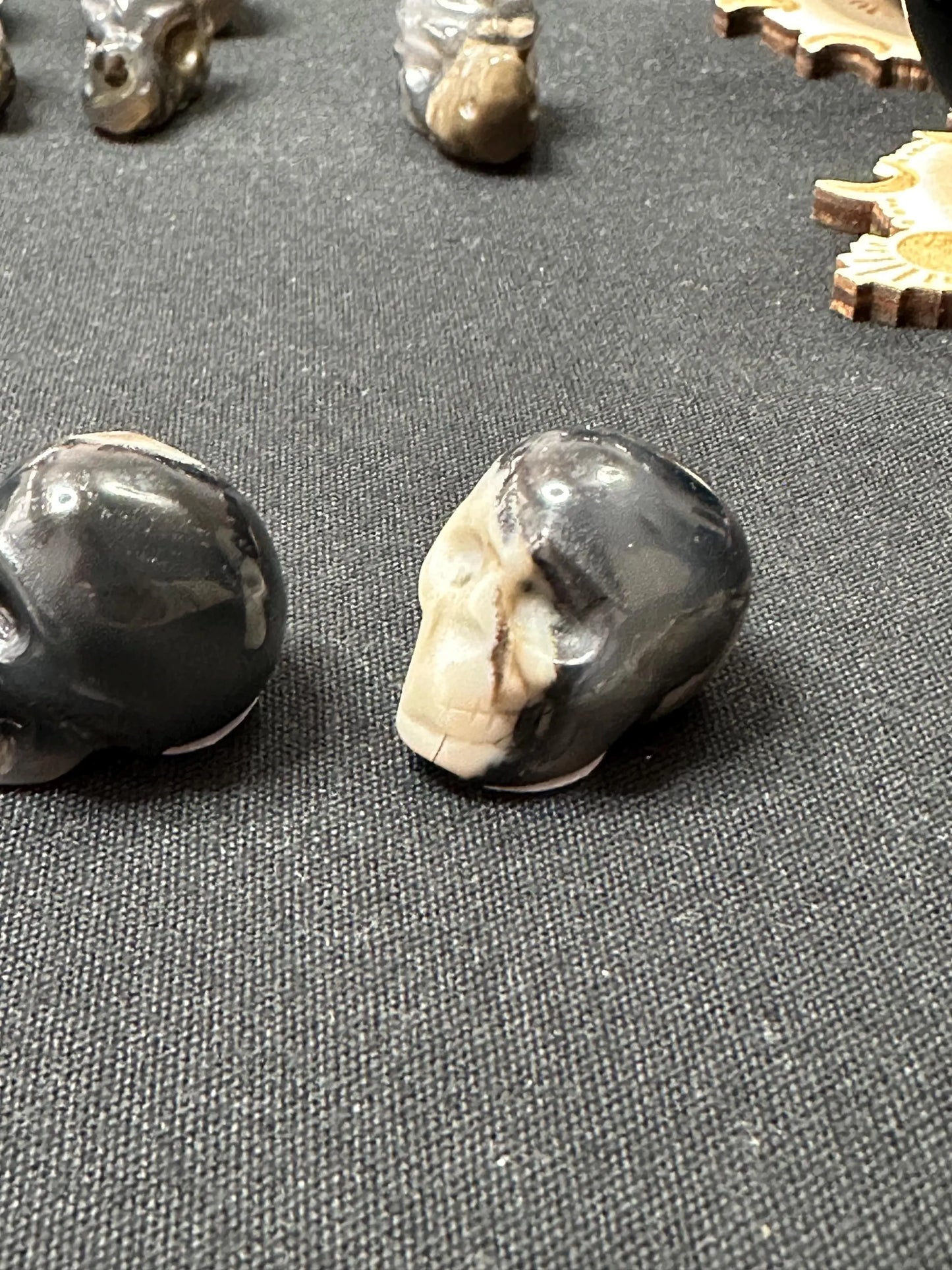 VOLCANO AGATE mini SKULLS